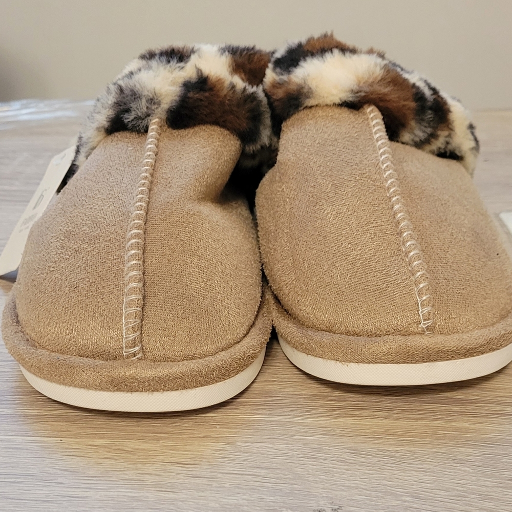 🔥 BUNDLE DEAL: 3 for $25 OR 5 for $50 Tan Faux Suede and Fur Slippers Size 7.5 - Picture 3 of 5